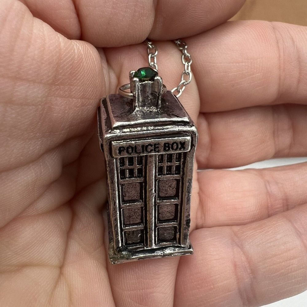 Doctor Who Dr. Who Tardis Police Box Pendant & Necklace Silver Green Stone 20"